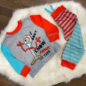 Toy story, pajama set, 2T, forky